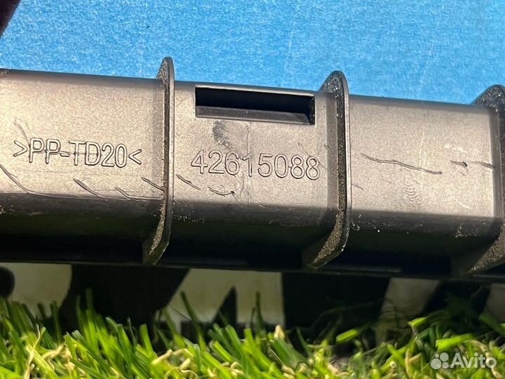 Направляющая стекла Chevrolet Trax рест. 2021