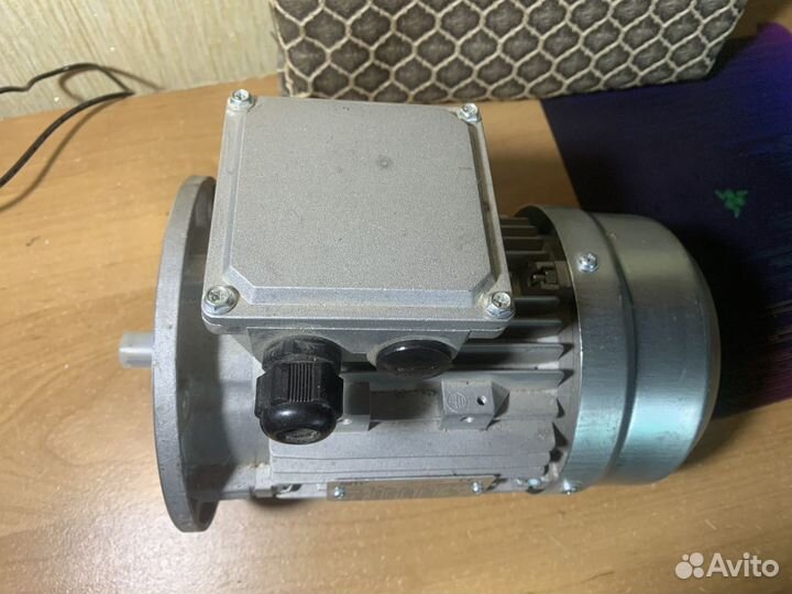 Трёхфазный асинхронный двигатель siti