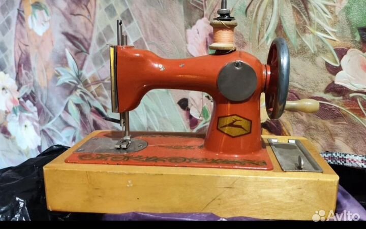 Детская швейная машинка СССР