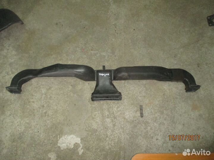 Воздуховод центральный торпедо Mitsubishi Carisma