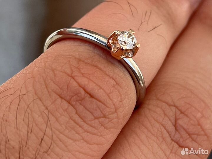 Платиновое кольцо с бриллиантом 0.175 ct