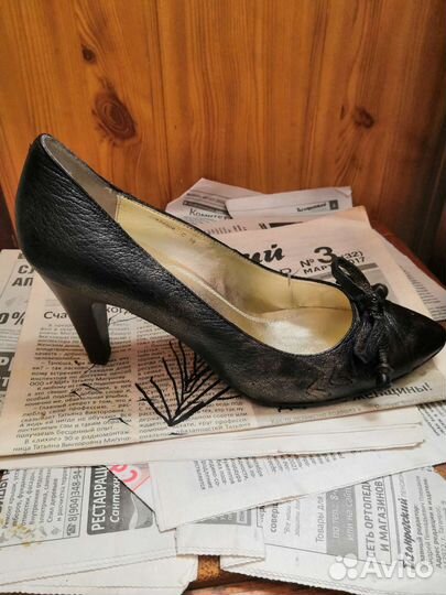 Туфли женские 39 размер новые на каблуке