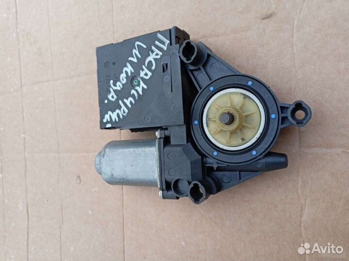 Моторчик стеклоподъемника Skoda Octavia A5