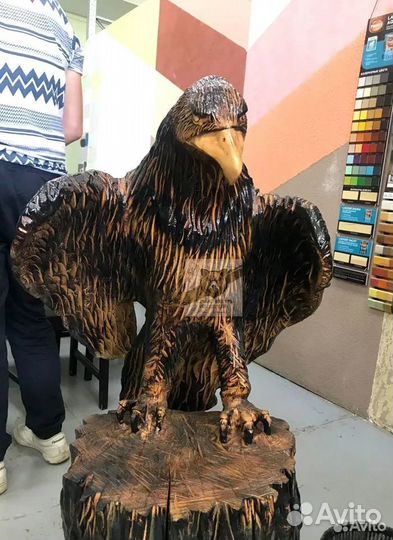 Резная фигура из дерева / ручная работа