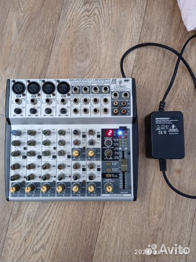 Behringer Eurorack 1202FX микшерный пульт