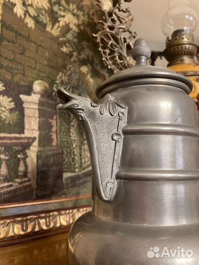 Винтажный оловянный кувшин Италия