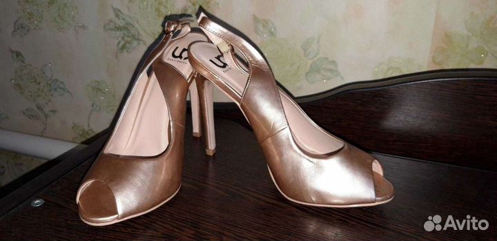 Босоножки новые