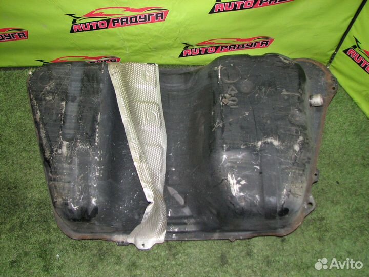 Бензобак toyota NZE144G,ZRE144G,NZE144 corolla axi