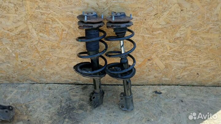 Стойки передние Toyota Estima 2