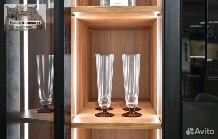 Прямая в потолок кухня на заказ