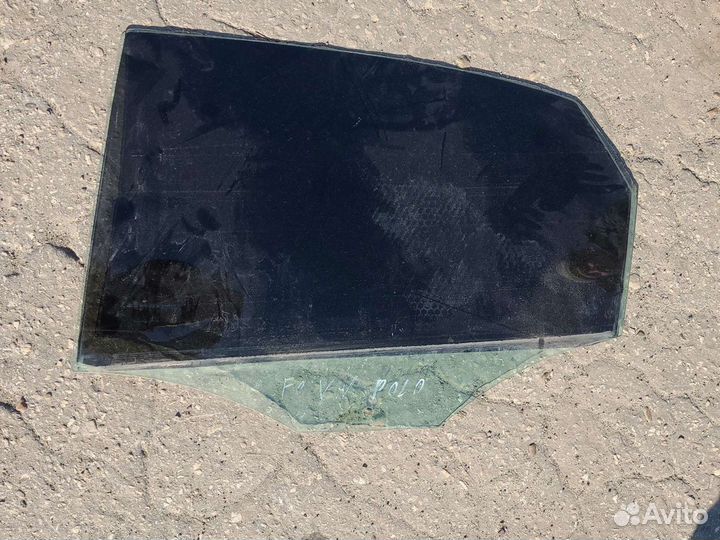 Стекло задней левой двери volkswagen polo MK 5