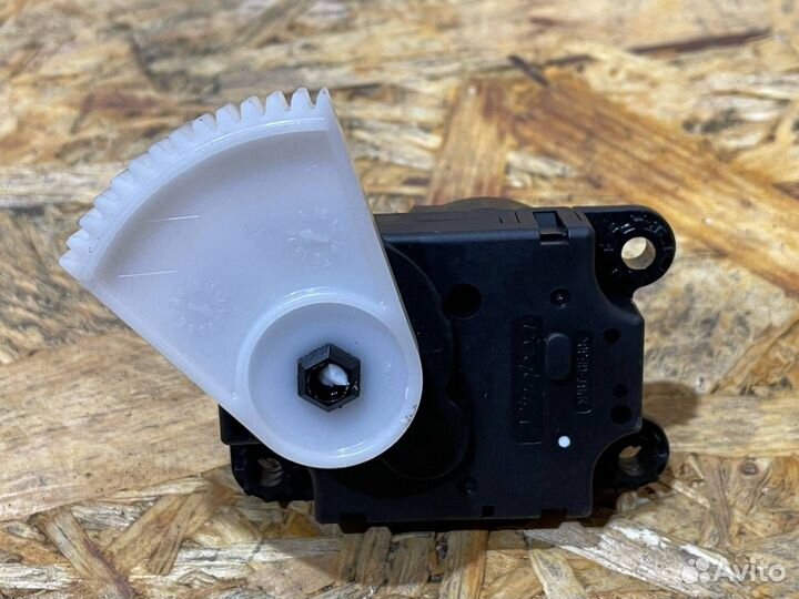 Моторчик заслонки печки Renault Captur 2014