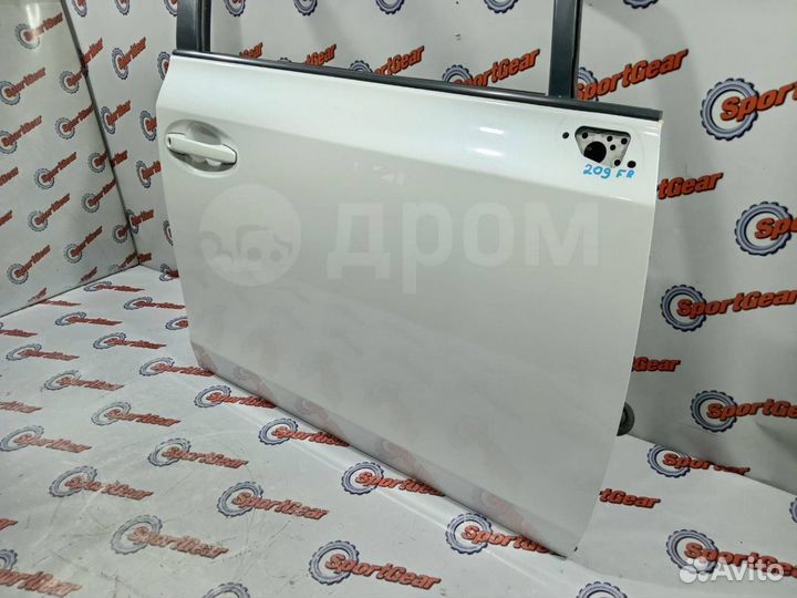 Дверь передняя правая Toyota Prius Alpha ZVW40W