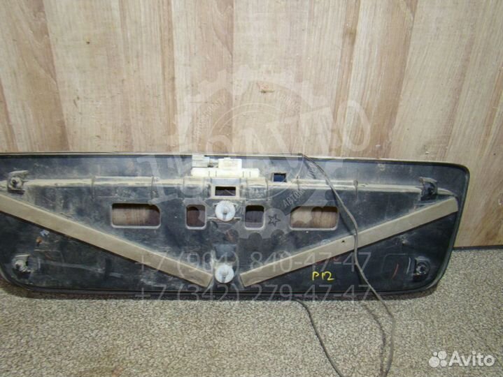 Накладка двери багажника Nissan Primera (P12)