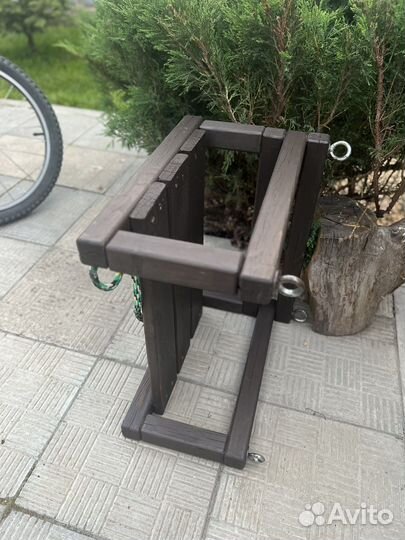 Детские качели из дерева