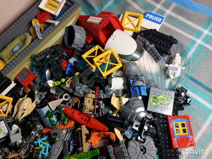 Куча деталей lego
