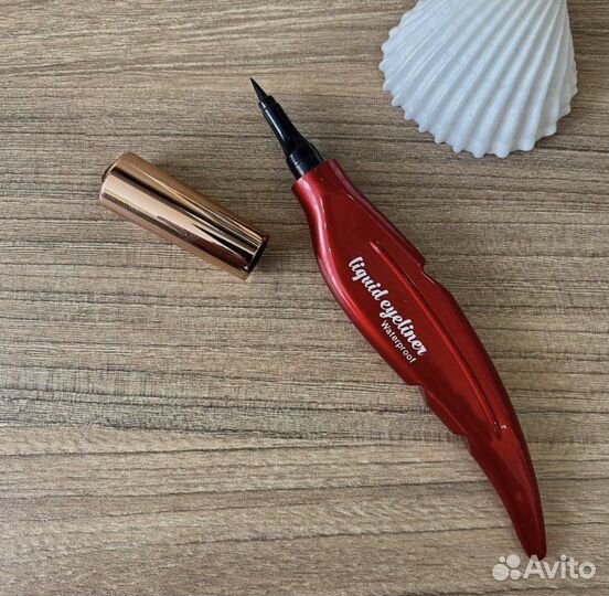 Подводка для глаз перо