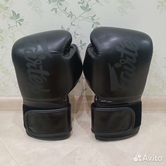 Боксерские перчатки Fairtex 14 oz
