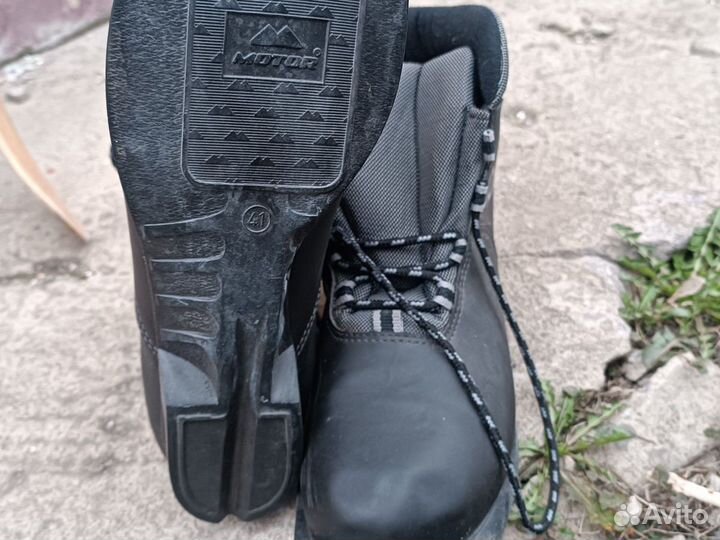 Лыжи беговые 2 пары. Боты 41 размер