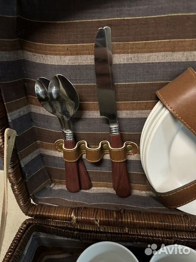 Набор для пикника в чемодане