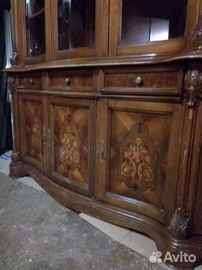 Буфет витрина