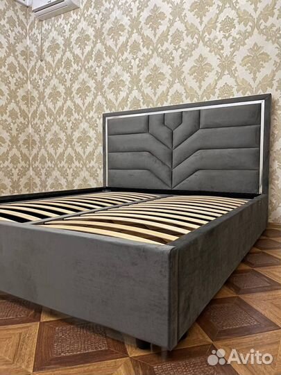 Кровать двухспальная