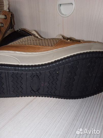 Кроссовки женские