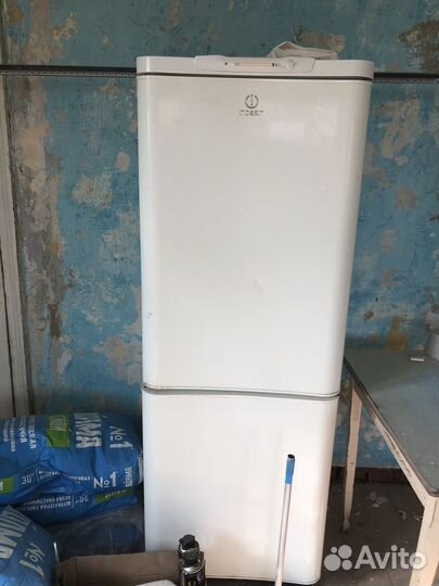Холодильник indesit
