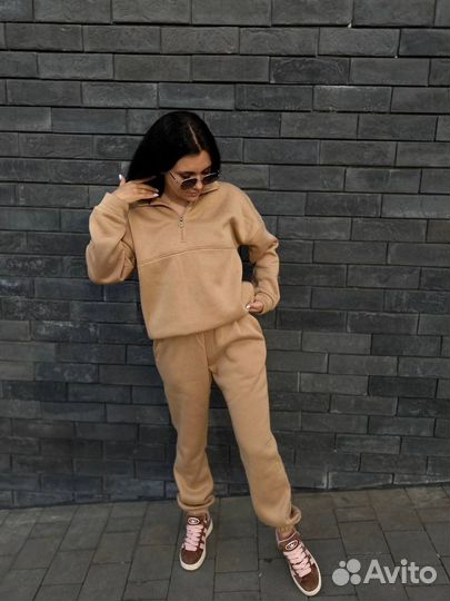 Спортивный костюм женский