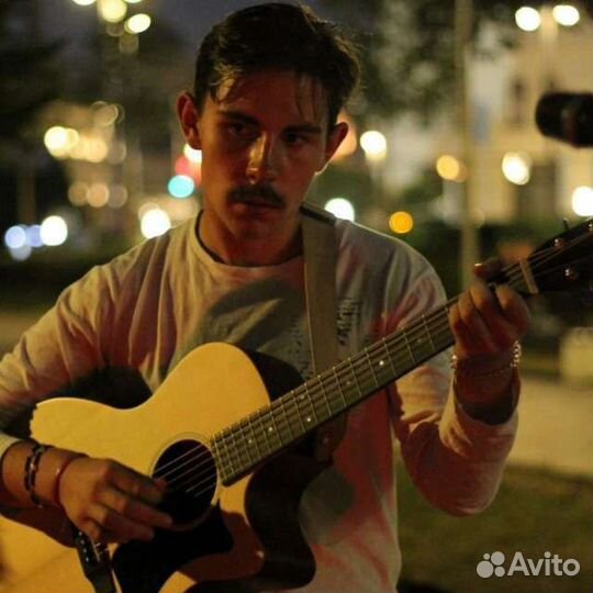 Вокалист певец