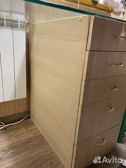 Письменный стол