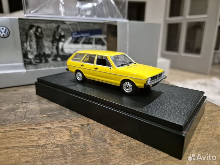 Volkswagen passat b1 1/43 Дилерский