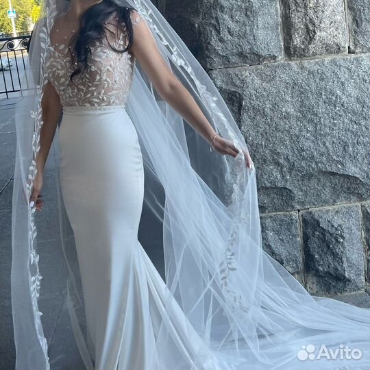 Свадебное платье со шлейфом
