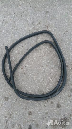 Уплотнитель Форд Фиеста 3 дорестайл