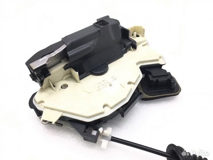 Замок двери передний правый Volkswagen Polo седан