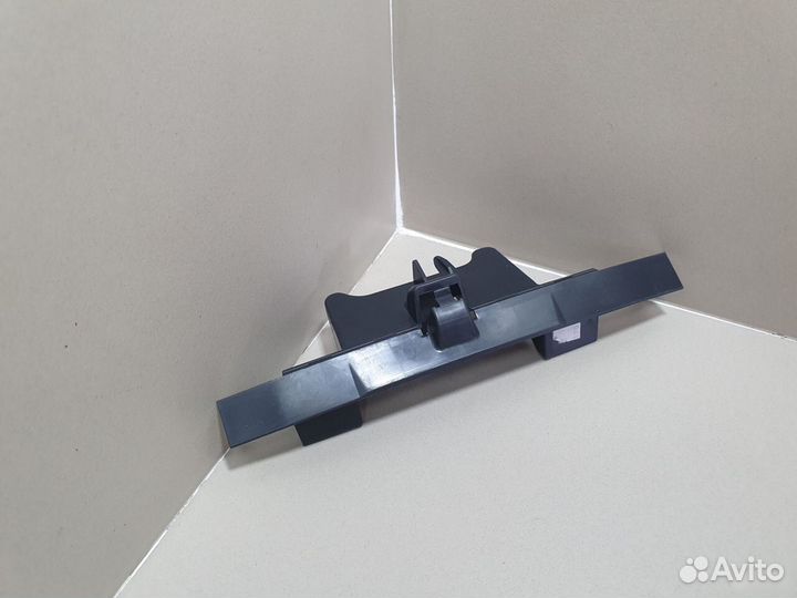 Кронштейн радиатора / диффузора Renault Logan 2