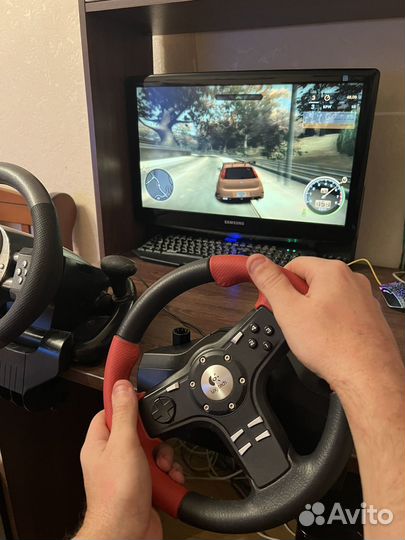 Игровой руль logitech