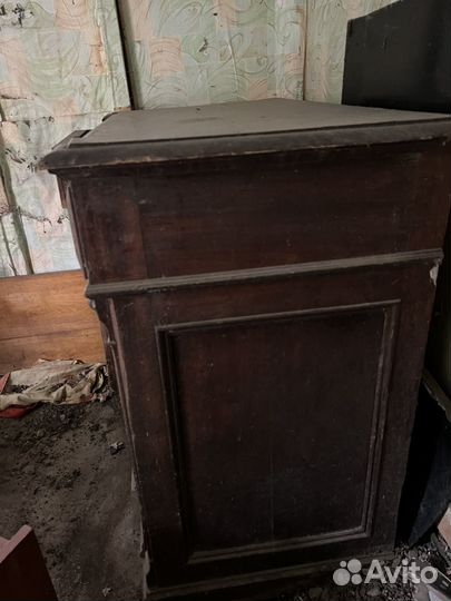Старинный комод