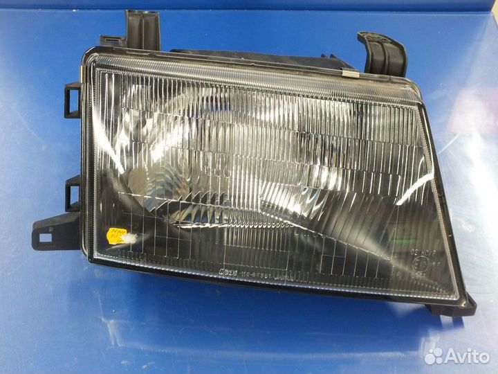 Фара передняя правая Mitsubishi Challenger