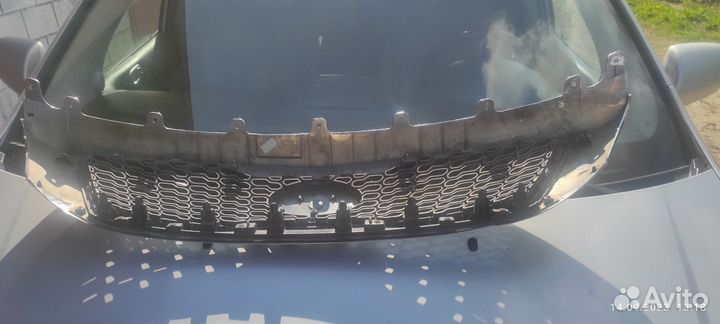 Решетка радиатора Kia carnival vq