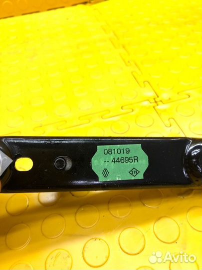 Механизм регулировки подъема ремня передний