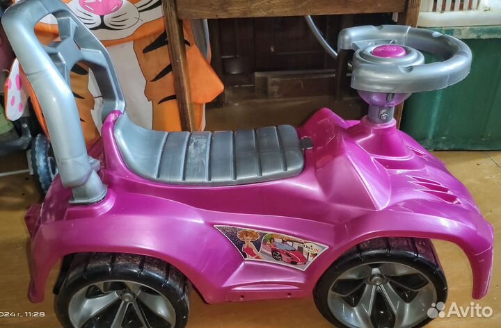 Продам машину толокар