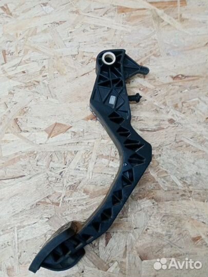 Педаль сцепления Skoda Octavia A5 BUD 2011