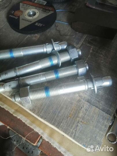 Анкерный болт hilti