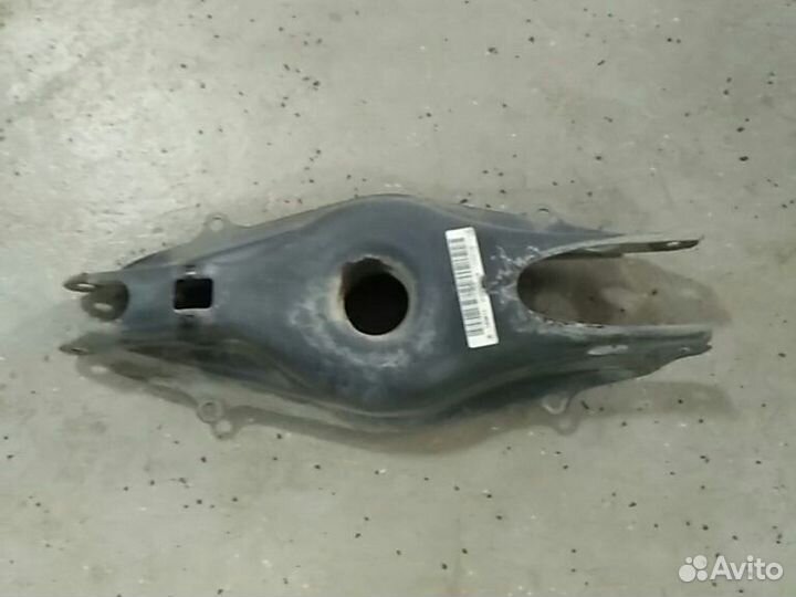 Рычаг задний правый нижний Mercedes W204