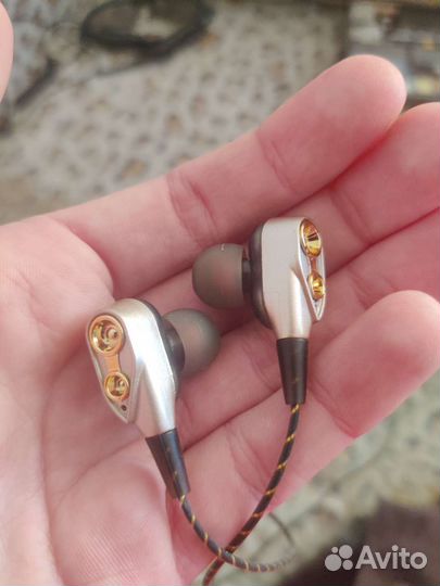 Вакуумные наушники