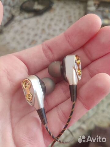 Вакуумные наушники