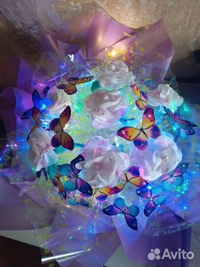 Букеты из бабочек и цветы из фаамарина