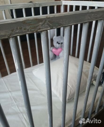 Детская кровать с ручной росписью