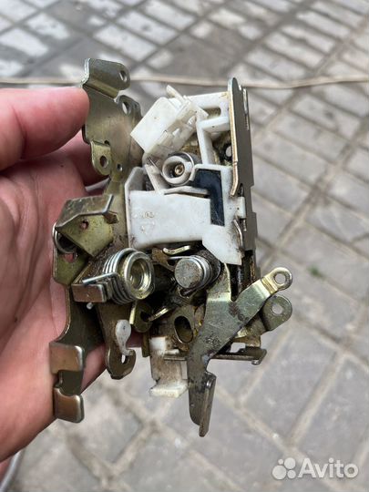 Замок двери Мерседес актрос 9017200435